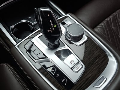 BMW 7 SERIES - 9