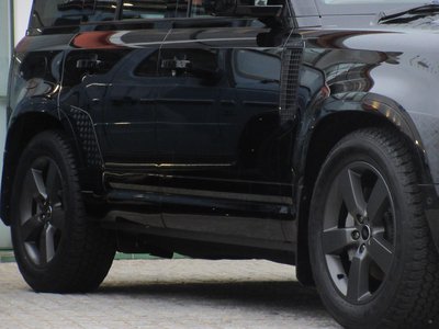 صورة 10 لـ 2025 LAND Rover DEFENDER