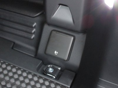 2025 LAND Rover DEFENDER 缩略图 29