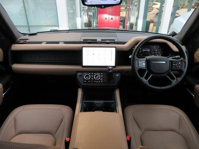 صورة 2 لـ 2025 LAND Rover DEFENDER
