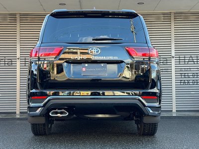 TOYOTA LAND CRUISER 300 - 8