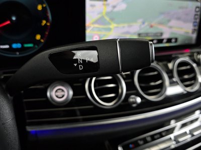 MERCEDES-BENZ E-CLASS - 9