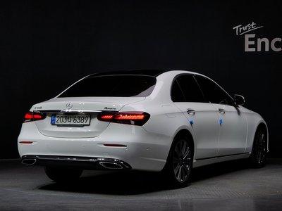 MERCEDES-BENZ E-CLASS - 4