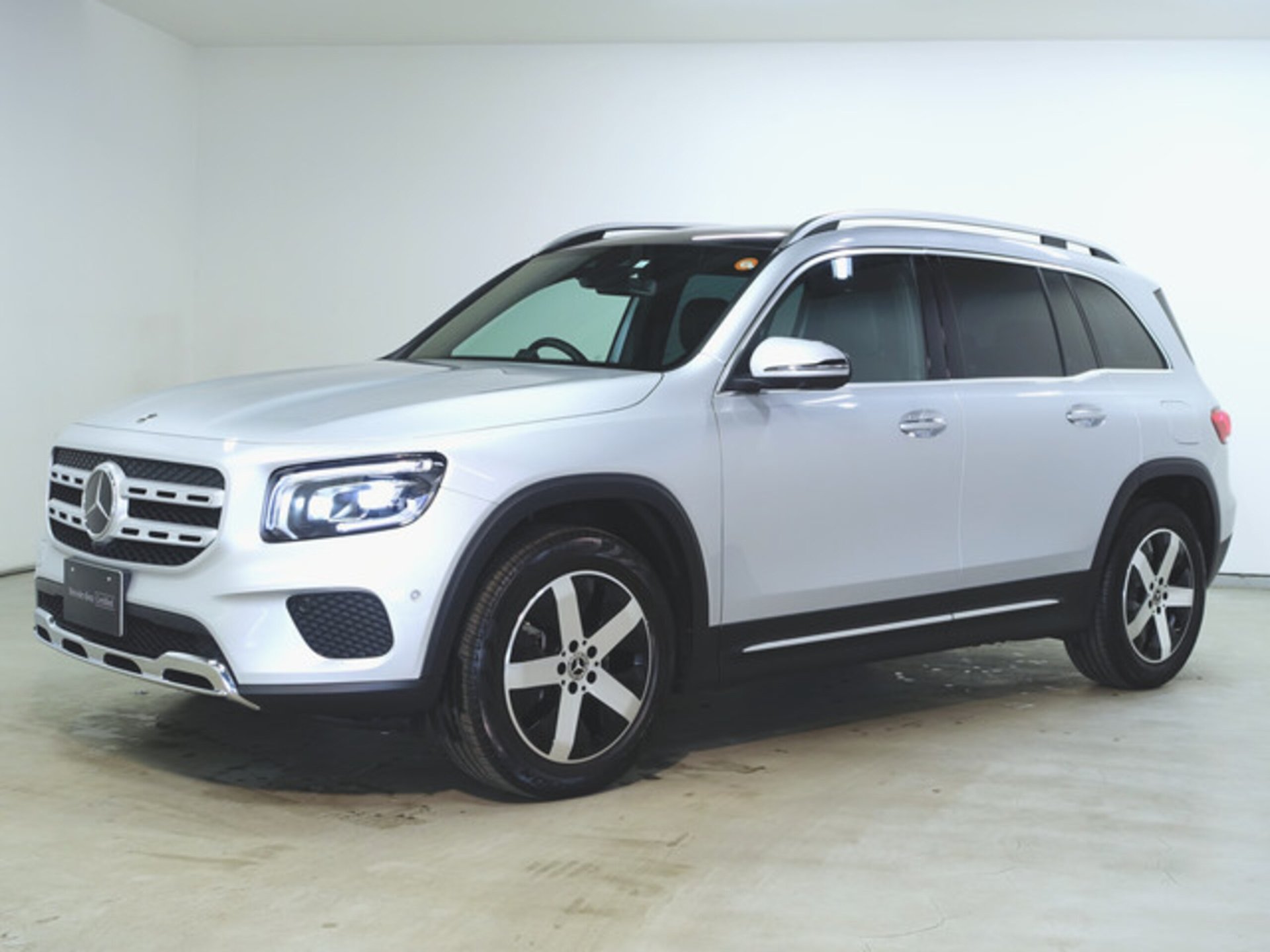 MERCEDES-BENZ GLB - View 1