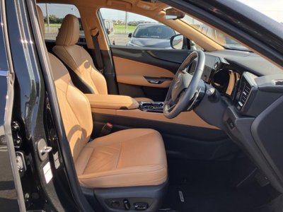صورة 4 لـ 2025 Lexus NX