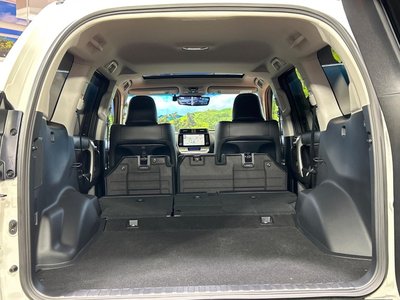 TOYOTA LAND CRUISER PRADO - 10