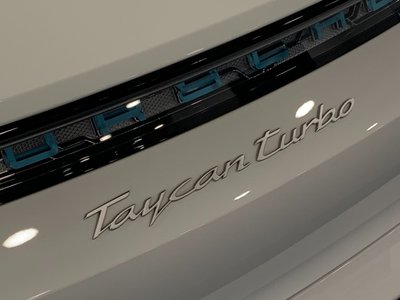 2023 Porsche TAYCAN photo 3