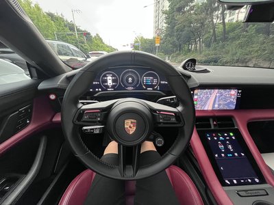 2023 Porsche TAYCAN photo 8