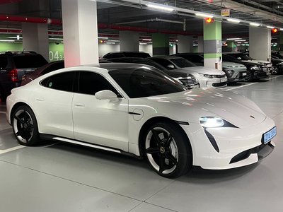 2023 Porsche TAYCAN photo 2