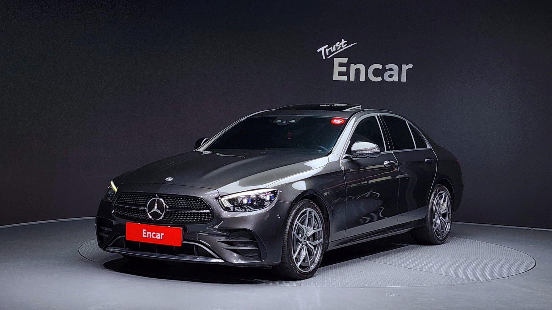 MERCEDES-BENZ E-CLASS - View 1