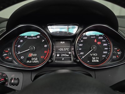 AUDI R8 - 8