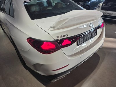 MERCEDES-BENZ E-CLASS - 4