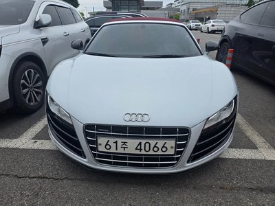 AUDI R8 - 1