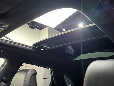 2021 Genesis GV70 — миниатюра 18