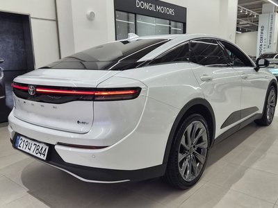 2025 Toyota CROWN CROSSOVER photo 4