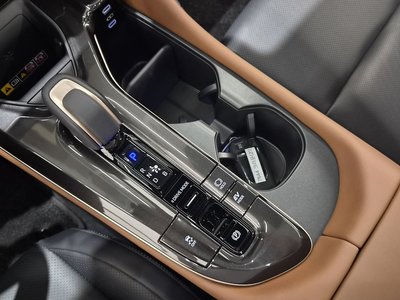 2025 Toyota CROWN CROSSOVER photo 9