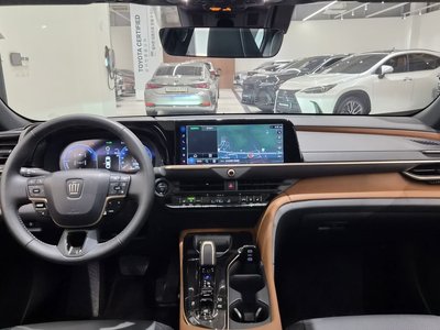2025 Toyota CROWN CROSSOVER photo 5