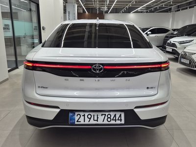 2025 Toyota CROWN CROSSOVER photo 3