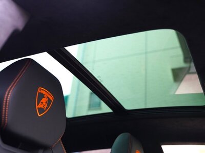 LAMBORGHINI URUS - 7