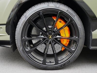 LAMBORGHINI URUS - 10