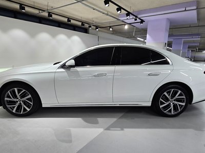 MERCEDES-BENZ E-CLASS - 8