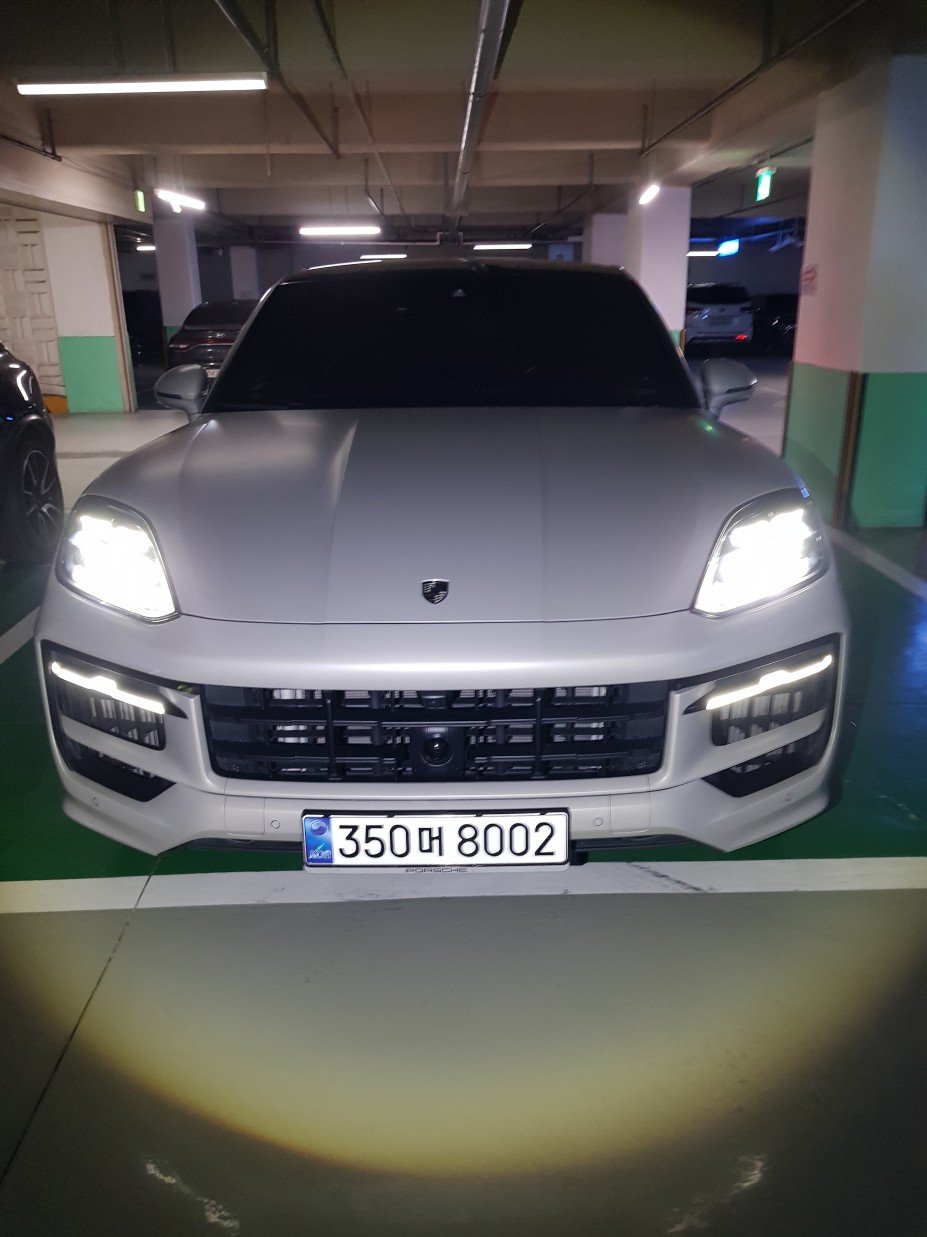 PORSCHE CAYENNE - View 1