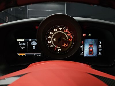 FERRARI F8 TRIBUTO - 8