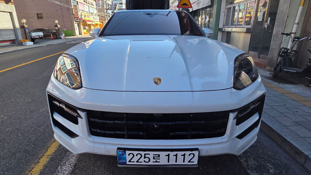 PORSCHE CAYENNE - View 1