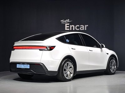 TESLA MODEL Y - 4