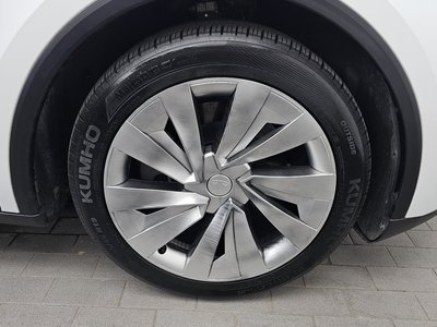 TESLA MODEL Y - 8