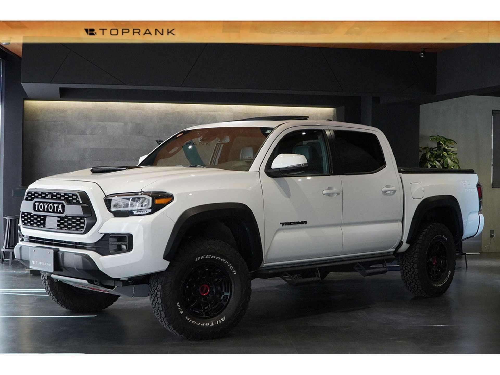 TOYOTA TACOMA - View 1