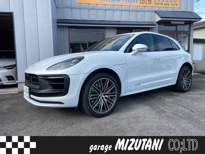PORSCHE MACAN - 1