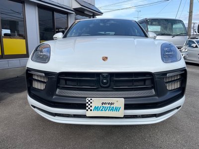 PORSCHE MACAN - 3