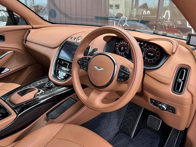 ASTON MARTIN DBX - 5