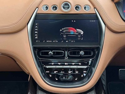 ASTON MARTIN DBX - 8