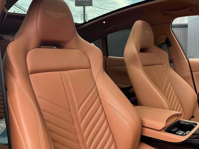 ASTON MARTIN DBX - 6