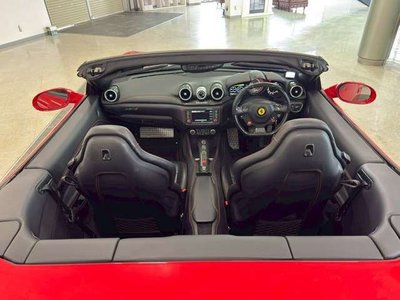 2016 Ferrari CALIFORNIA T thumbnail 13