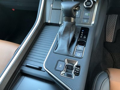 2025 Lexus GX thumbnail 35