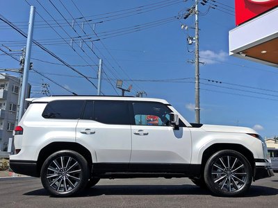 2025 Lexus GX thumbnail 13