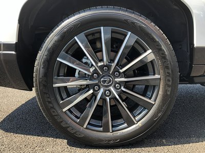 2025 Lexus GX thumbnail 16