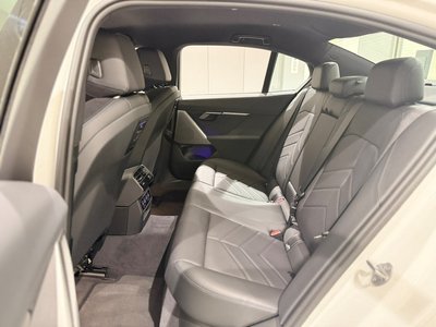 2025 BMW 5 SERIES — миниатюра 18