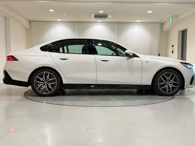 2025 BMW 5 SERIES — миниатюра 53