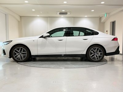 2025 BMW 5 SERIES — миниатюра 57