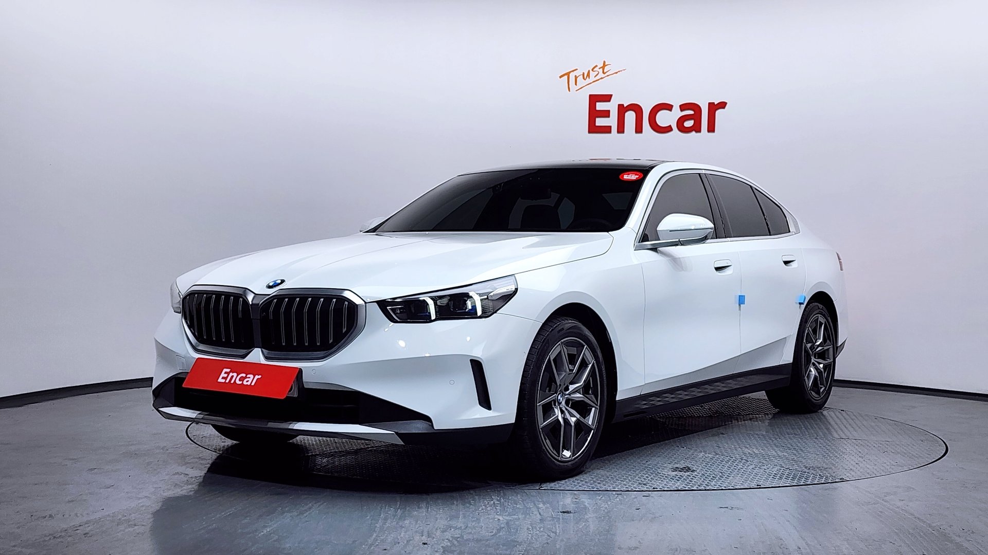 BMW 5 SERIES - View 1