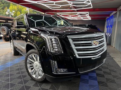 2017 Cadillac ESCALADE photo 1