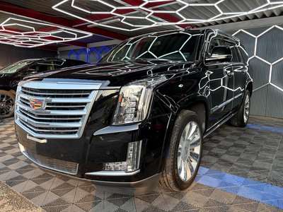 2017 Cadillac ESCALADE photo 4