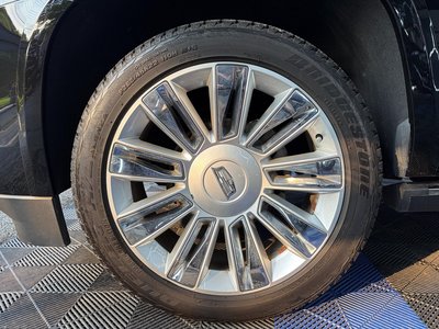 2017 Cadillac ESCALADE photo 9