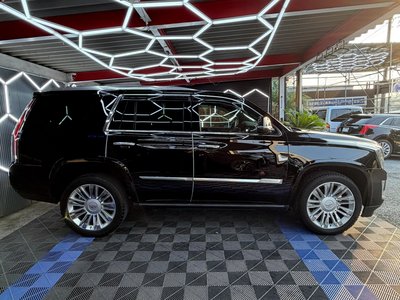 2017 Cadillac ESCALADE photo 6