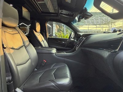2017 Cadillac ESCALADE photo 32