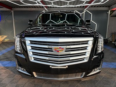 2017 Cadillac ESCALADE photo 2